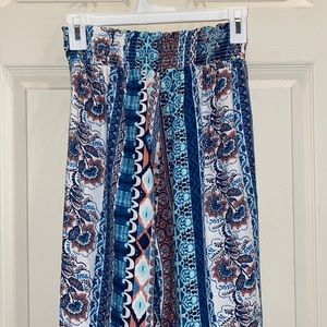 super cute blue patterned pants!
